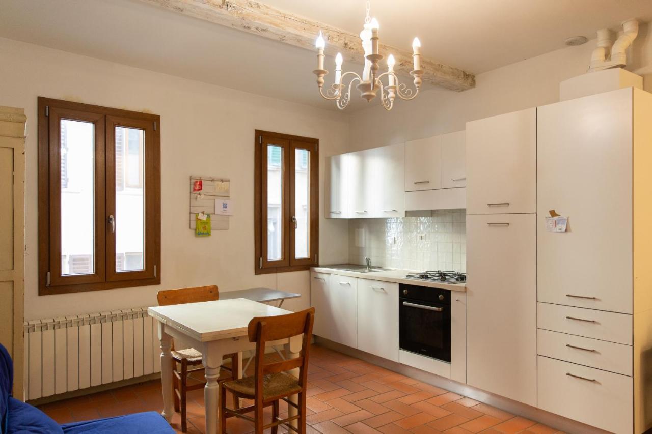 Graceful Apartment In The Heart Of Firenze Bagian luar foto